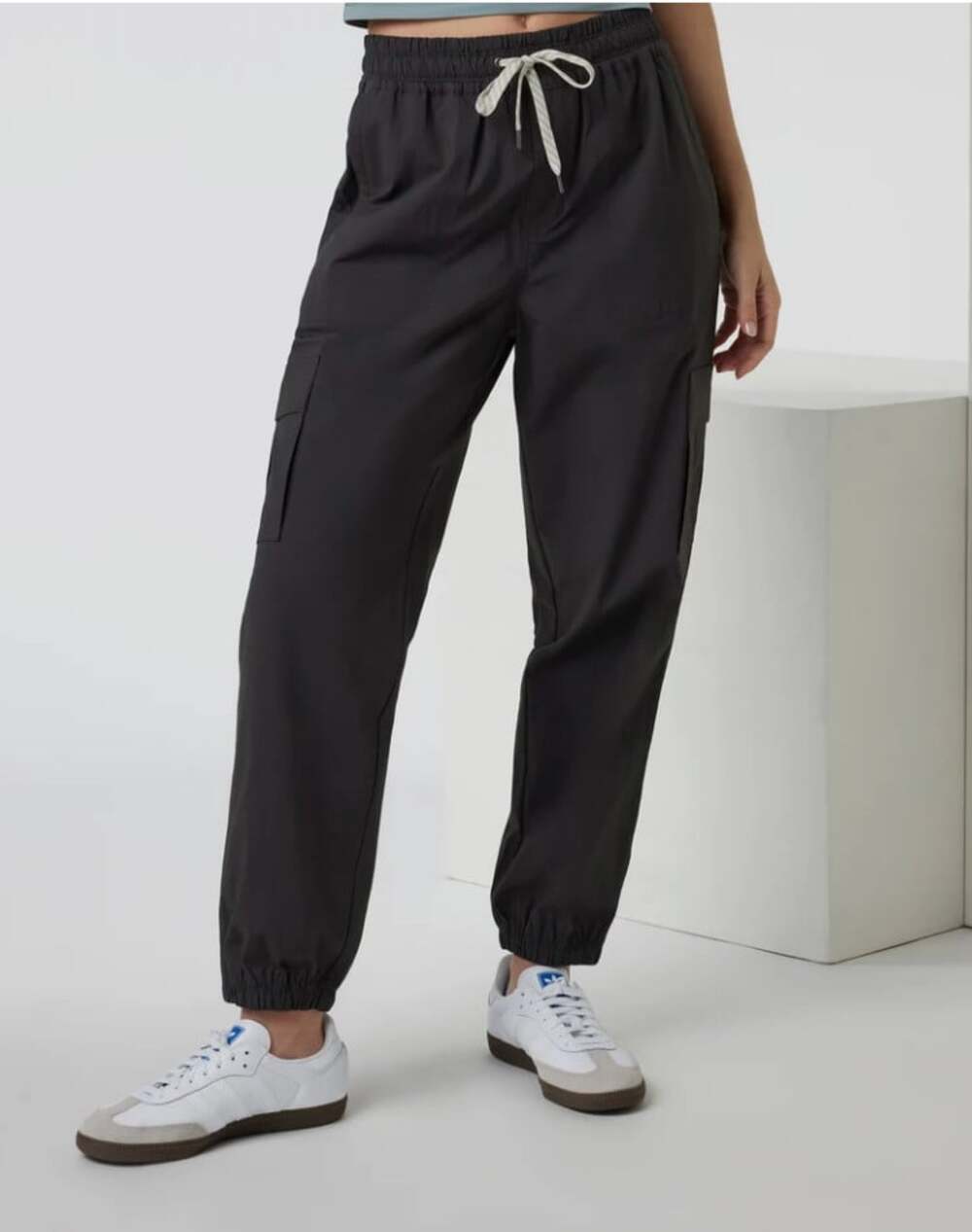 Vuori Birch Jogger in Vintage Black Women's Size Small